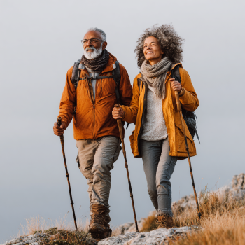 Екип от специалисти работи с клиенти